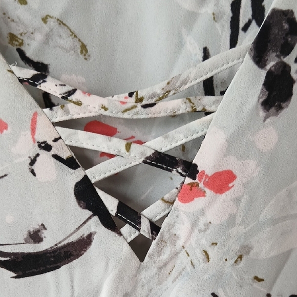 Van Heusen Floral Gray Watercolor Bell Sleeve Blouse Size XL Office Wear - Picture 7 of 7